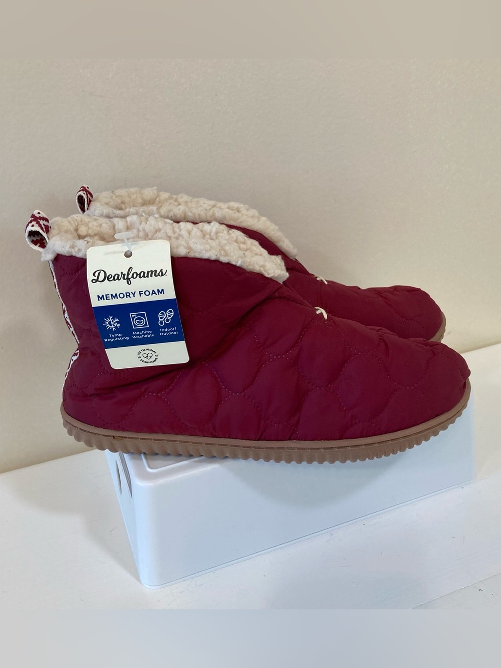 Dearfoam Quilted Memory Foam Warm Up Bootie Slippers Burgundy Womens 7-8 NEW